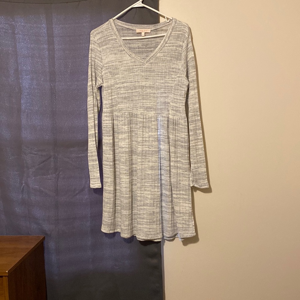 white/grey dress